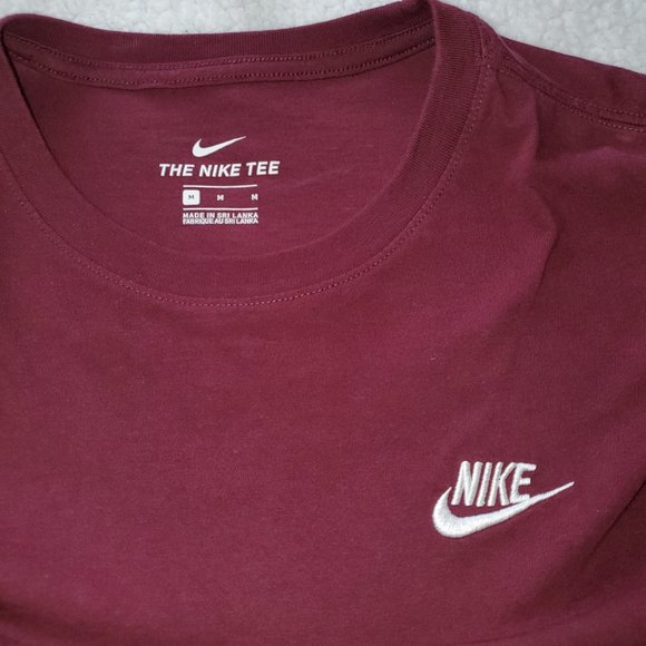 Nike  Men's T-Shirt Sportswear Club Maroon - Picture 7 of 8